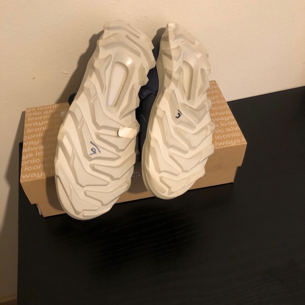 Ecco Men's Navy Blue and Red Slip-On Sneakers - Picture 3 of 4